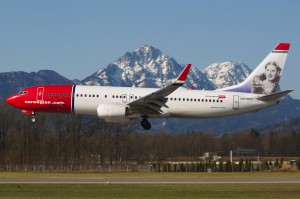1280px-Norwegian_Air_Shuttle_in_Salzburg_with_Kirsten_Flagstad_on_tail